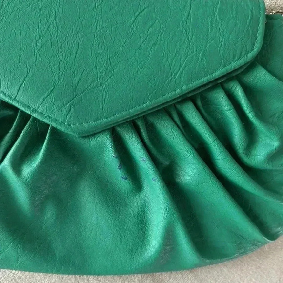 Cute green leather clutch hand bag, perfect for a night out. Light weight. - Picture 3 of 6